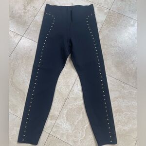 Nike NWOT Women’s Studded Training Leggings size medium